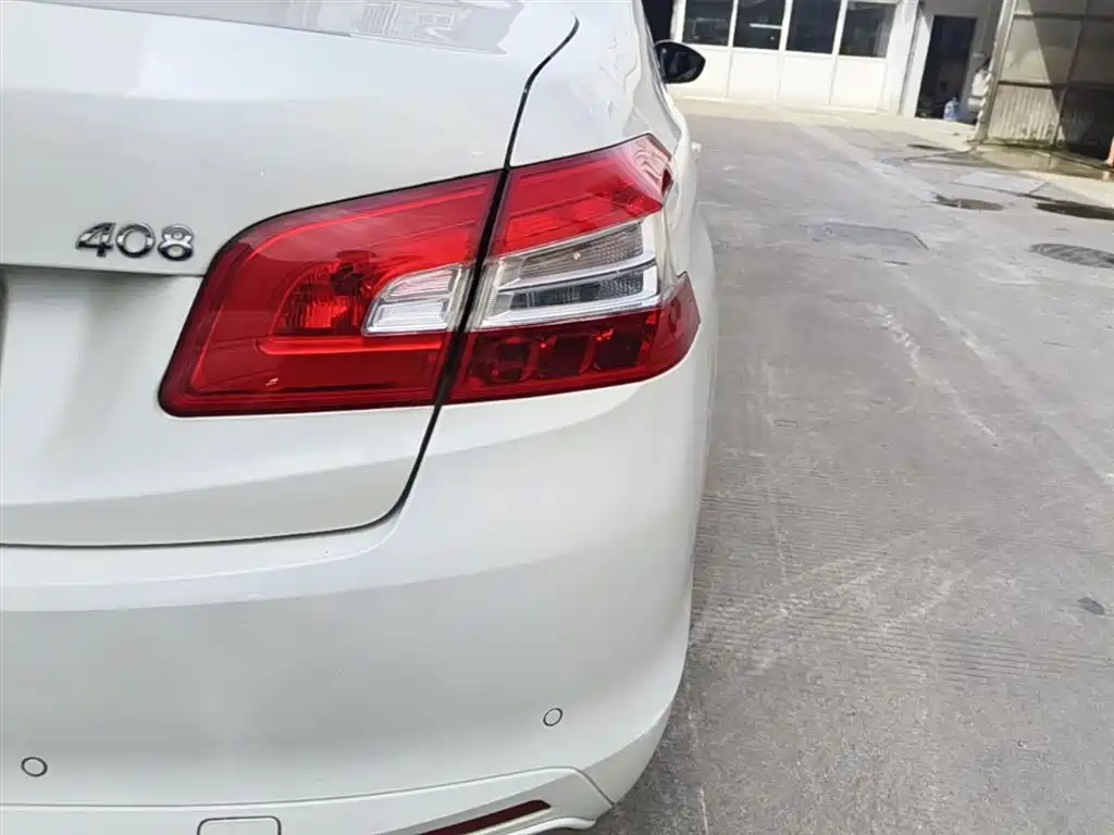 Peugeot 408 2016 1.6T Automatic Luxury Edition фото 8