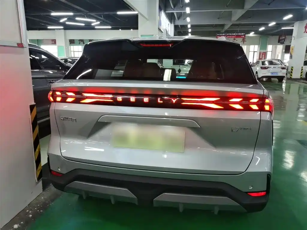 Geely Galaxy Galaxy L7 2025 EM-i 115km Explorer+ Edition фото 6