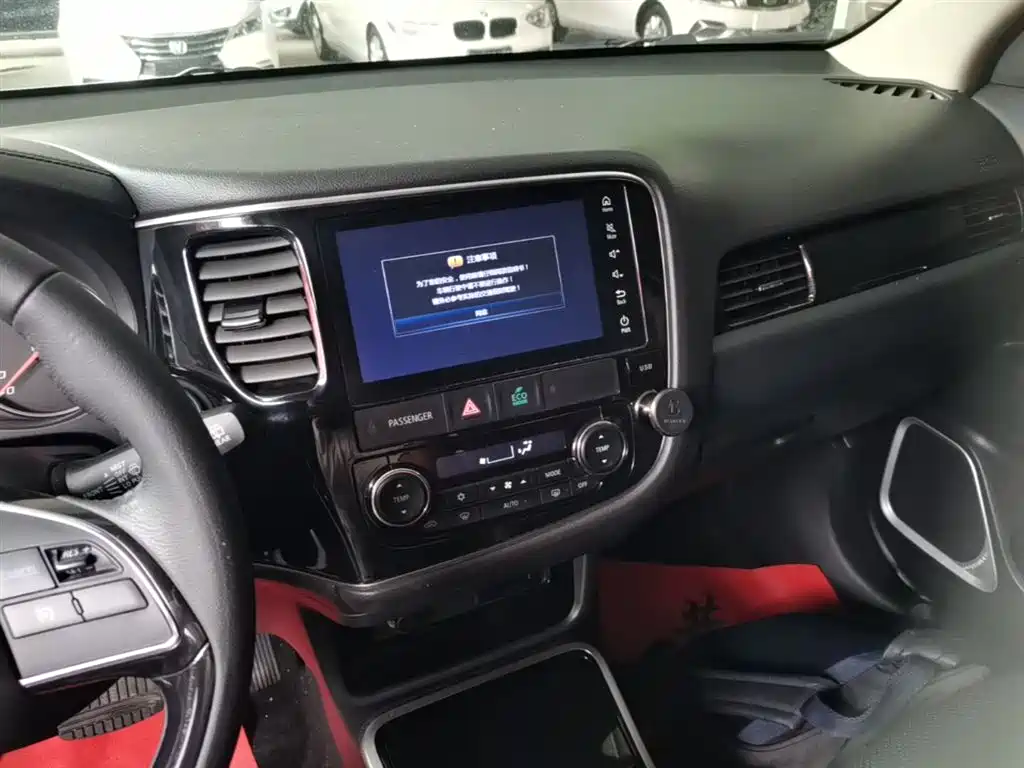Mitsubishi Outlander 2018 2.0L 2WD Glory Edition 5-seater фото 9
