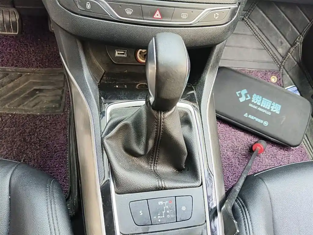 Peugeot 408 2016 1.6T Automatic Luxury Edition фото 14
