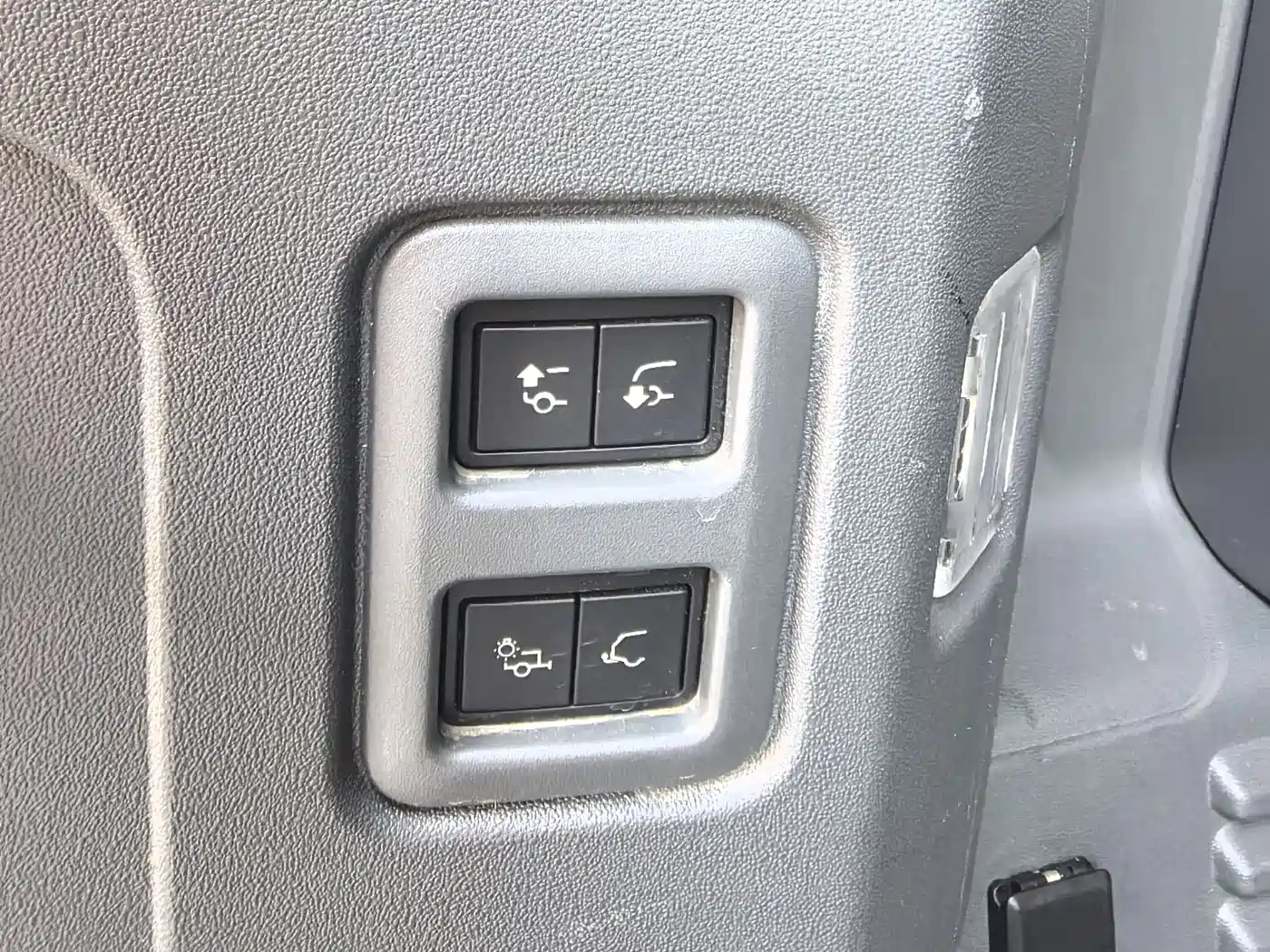 LAND ROVER GUARD