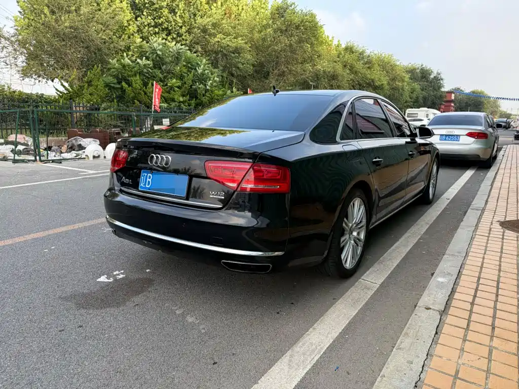 Photo 16 - Audi A8
