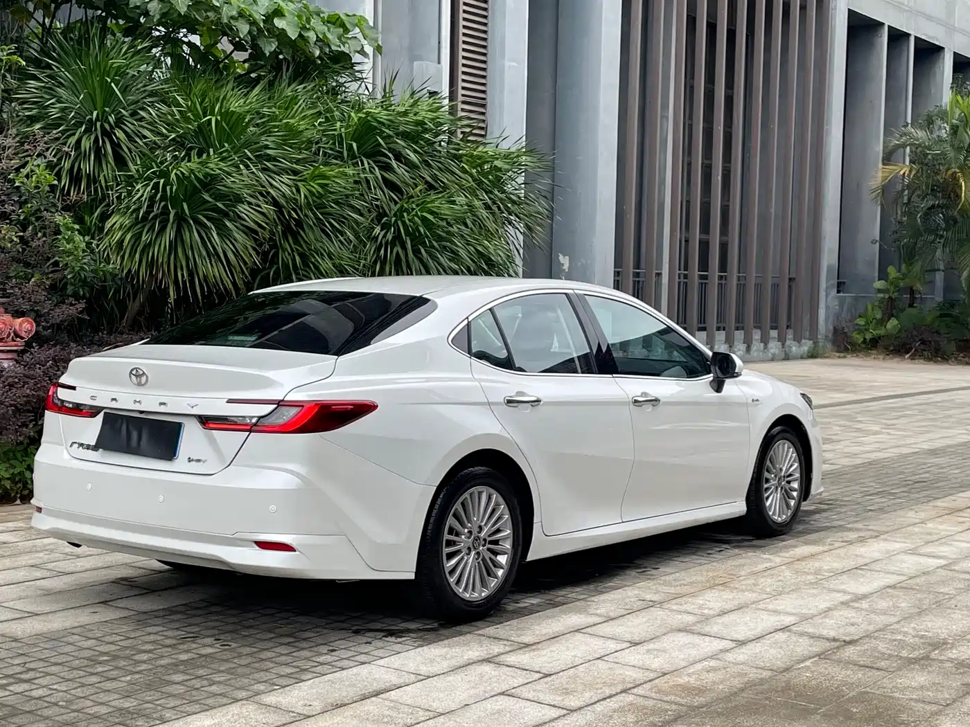 Toyota Camry 2024 Hybrid 2.0HGVP Luxury Edition фото 6