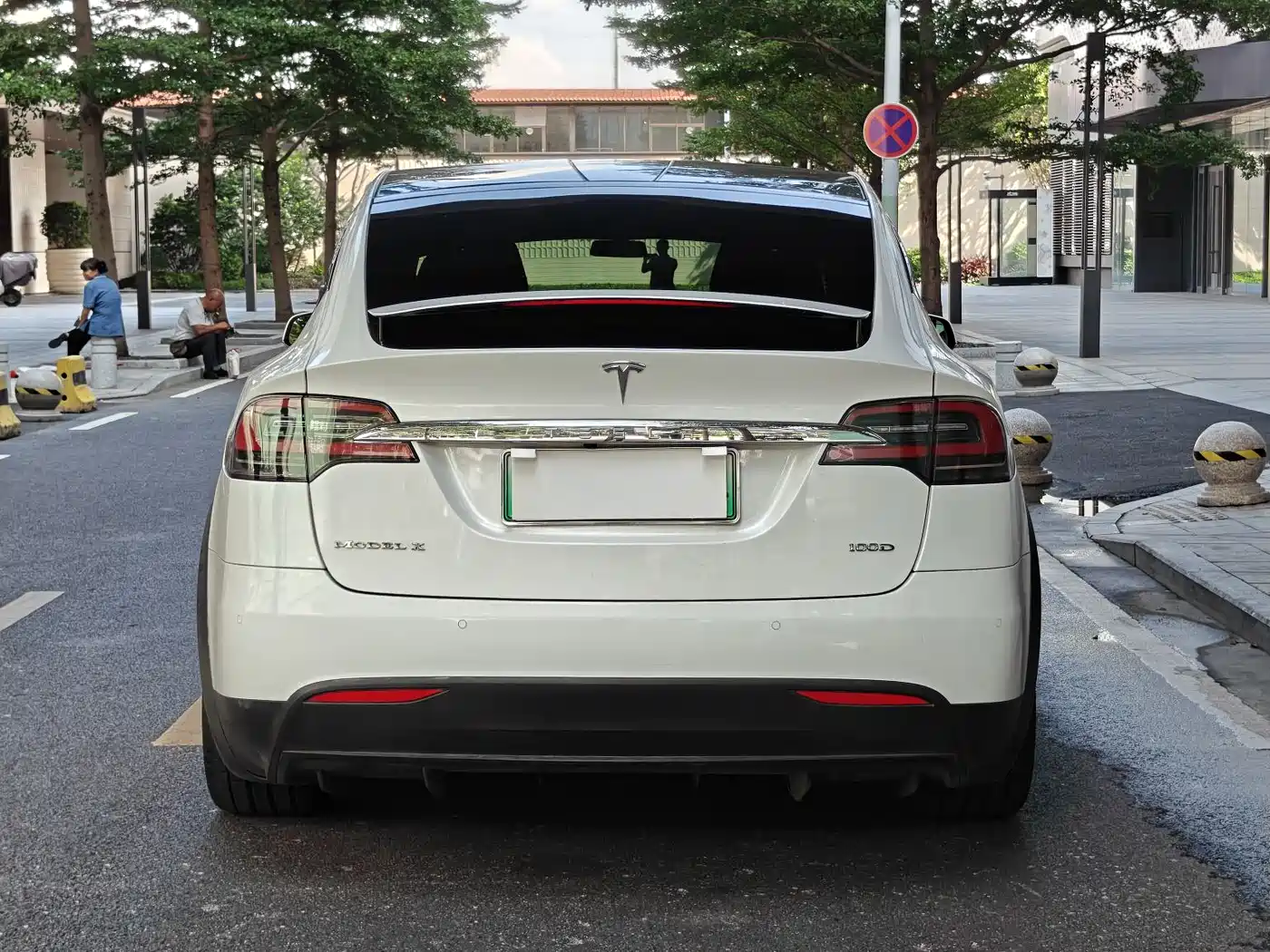 TESLA MODEL X