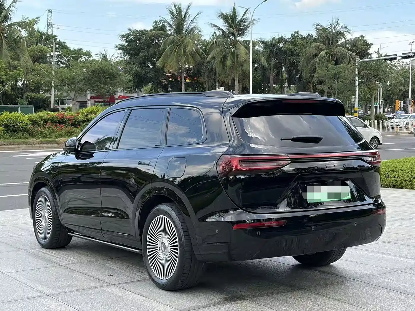 AITO Wenjie AITO M7 2024 1.5T Smart Drive AWD Pro 5-seater фото 7