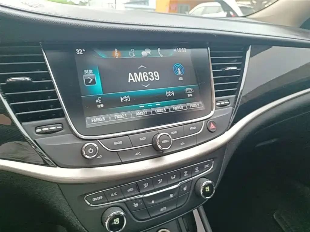 Buick Verano 2017 Sedan 20T DCT Elite фото 13