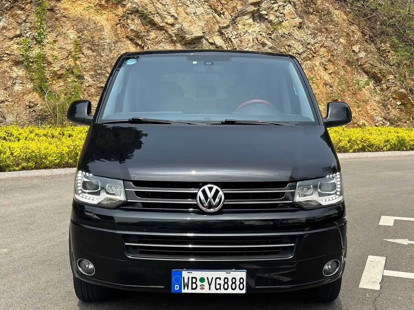 Volkswagen Multivan 2012 2.0TSI 2WD Luxury Edition фото 2