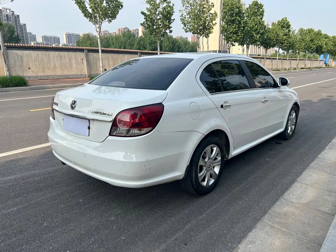 Volkswagen Lavida 2011 1.6L Automatic Pinxuan Edition фото 13