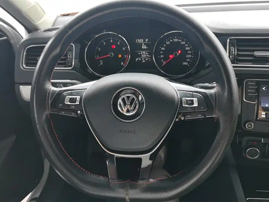 Volkswagen Sagitar 2018 1.6L Automatic Comfort фото 15