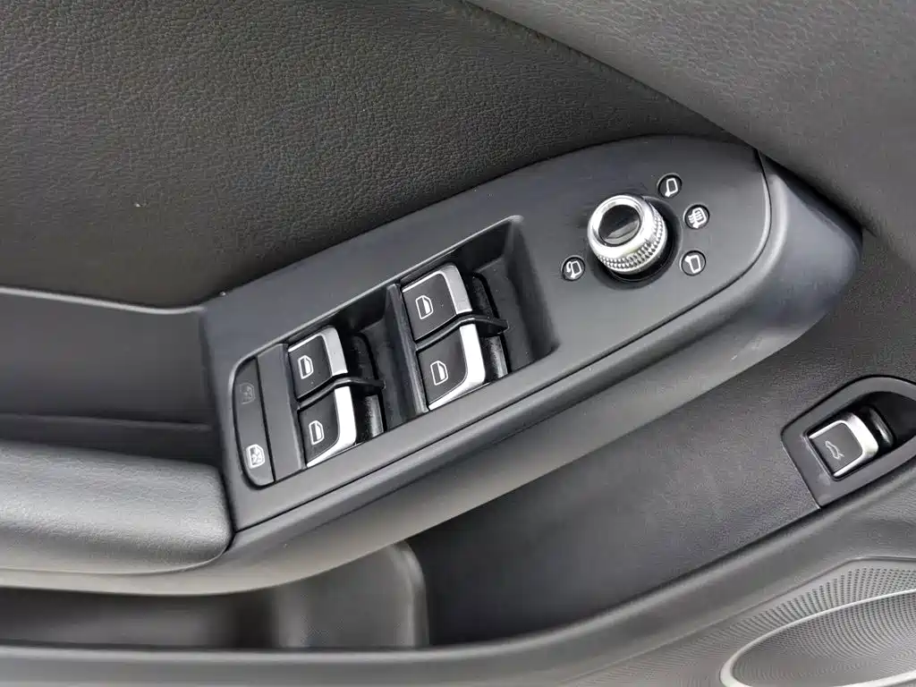 Фото 9 - Audi A4L