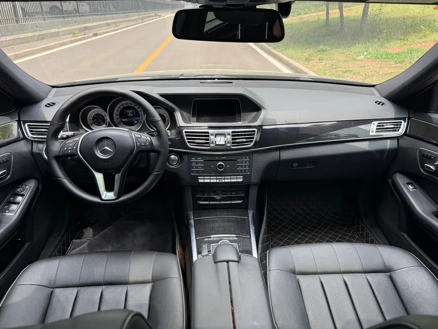 Mercedes-Benz E-Class 2015 Facelift E 260 L Sport фото 8