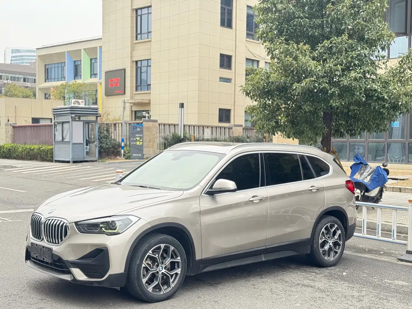 BMW X1 2021 sDrive25Li Leading