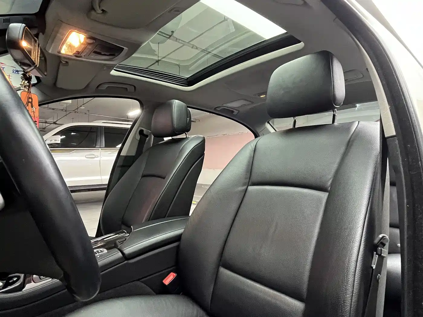 BMW 5 Series 2011 535Li Leading фото 8