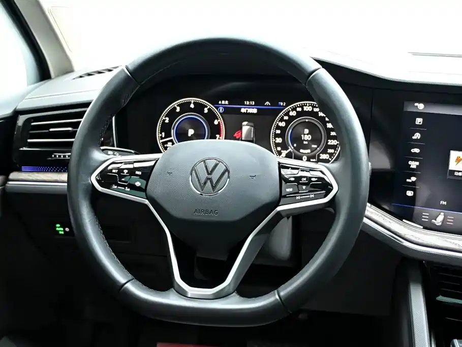 VOLKSWAGEN TOUAREG