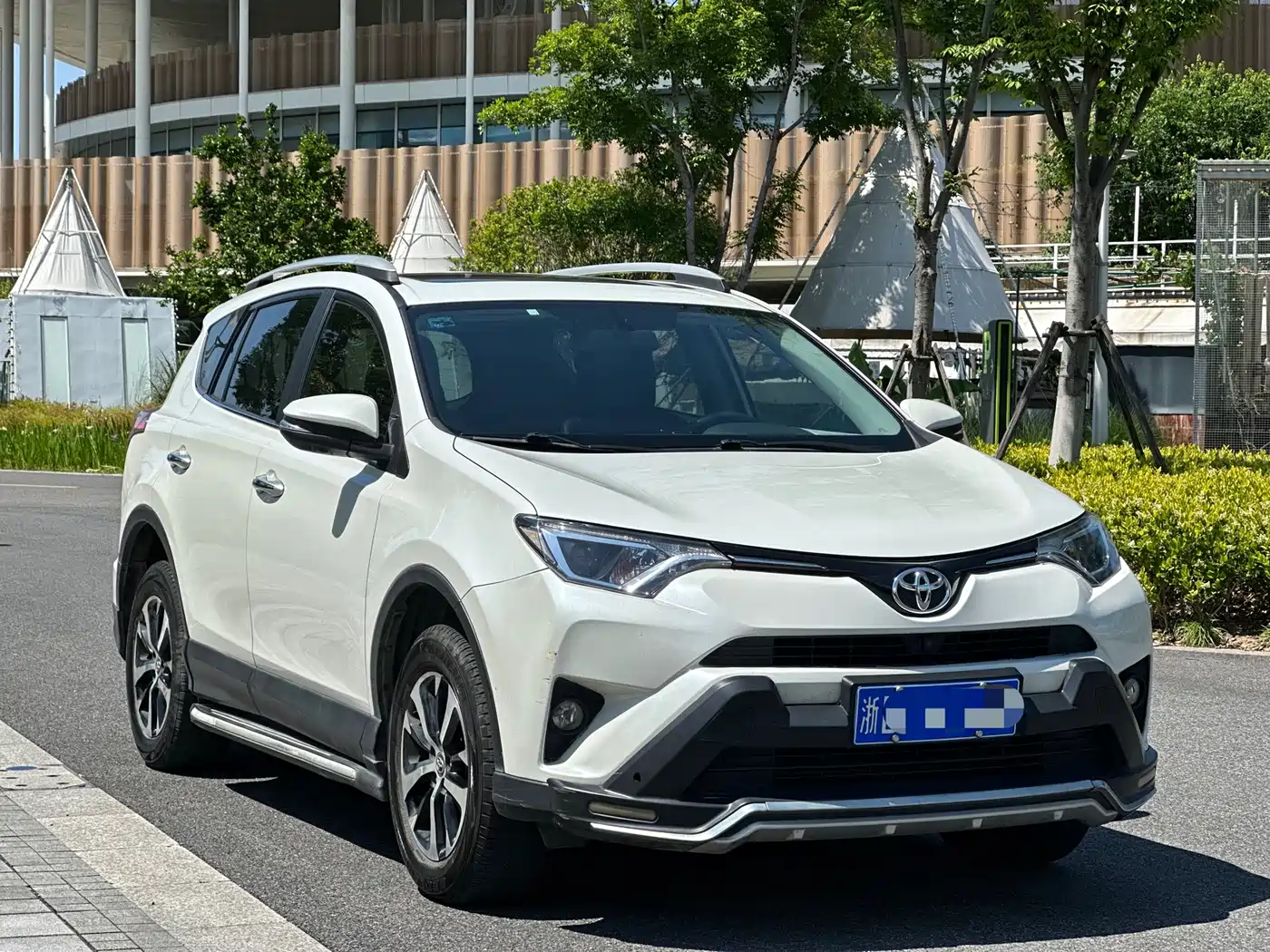 Toyota RAV4 Rongfang 2016 2.0L CVT 2WD Trend (China V) фото 3