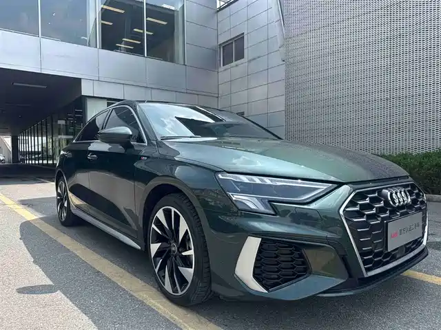 Audi A3 2024 Model A3L Limousine 35 TFSI Fashion Sport — фото 3