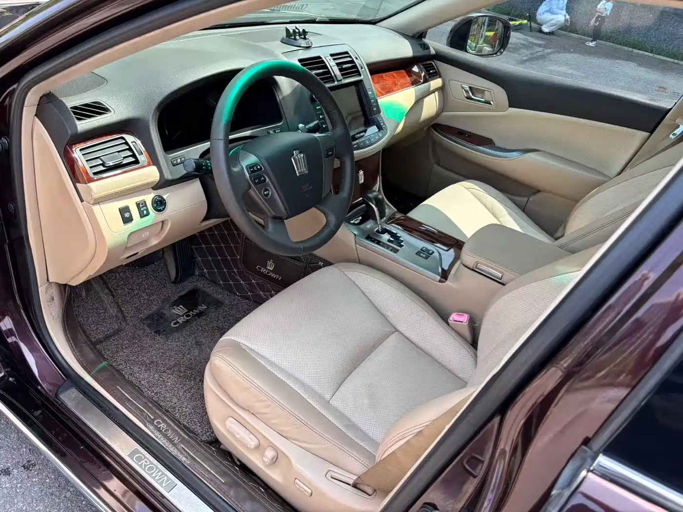 Toyota Crown 2012 2.5L Royal Leather Edition фото 6