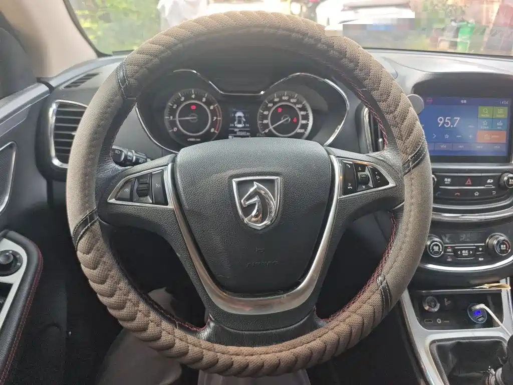 Baojun 560 2016 2016 1.5T Manual Luxury