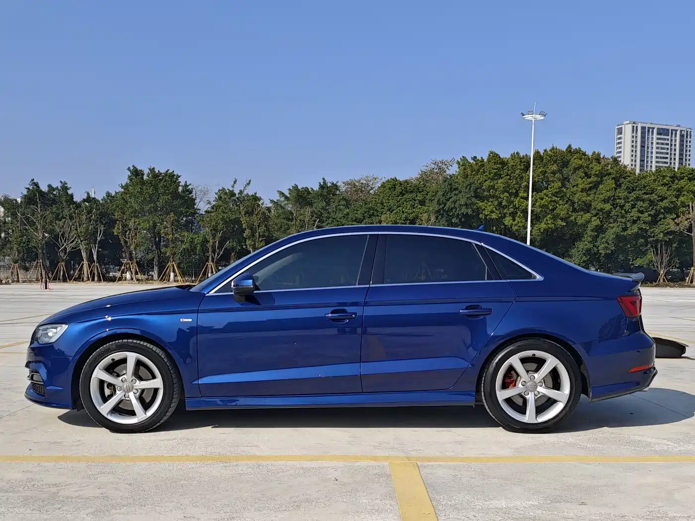 Audi A3 (Import) 2015 Limousine 45 TFSI S line Luxury фото 2