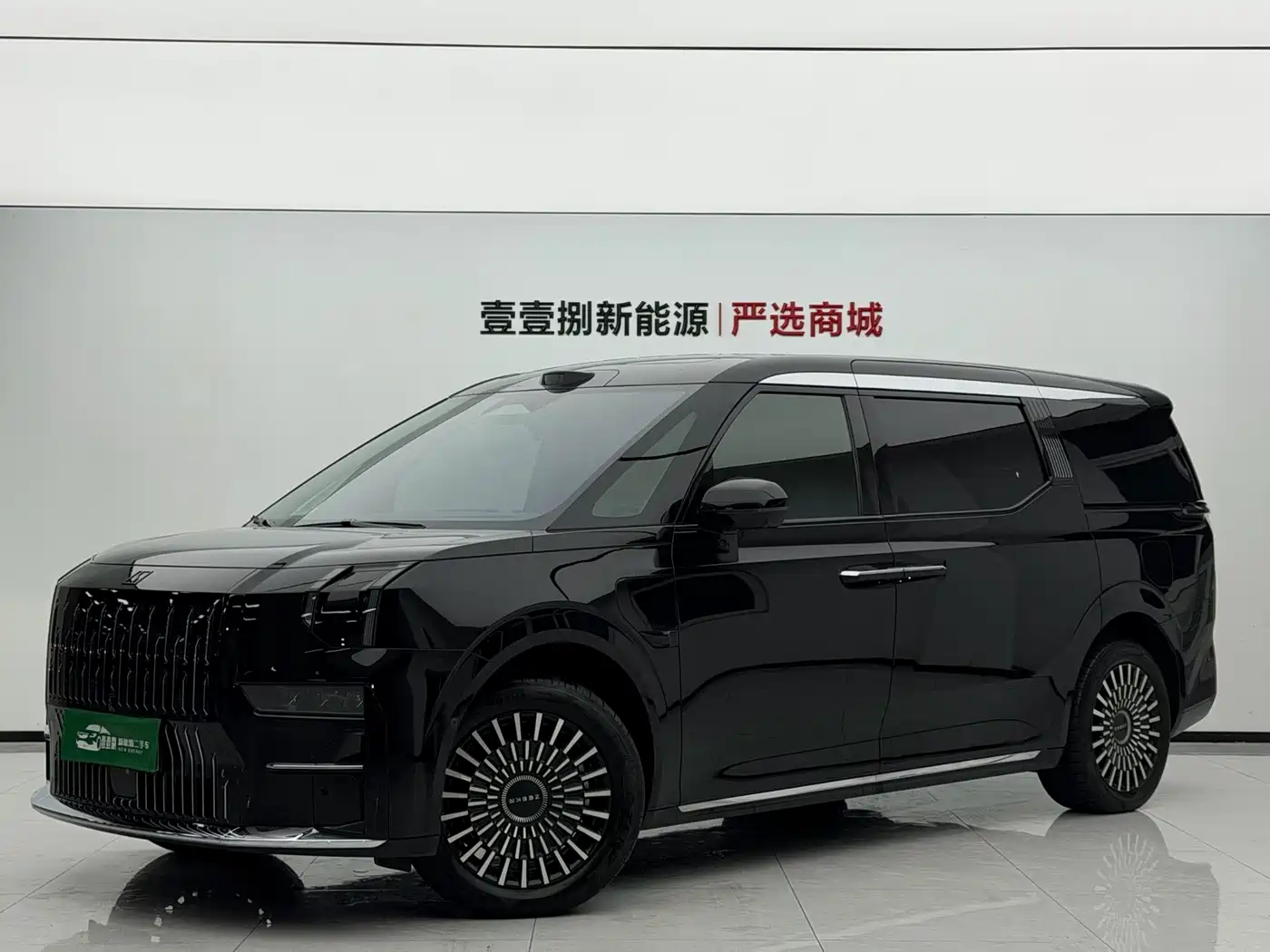 ZEEKR 009 2025 2024 6-seat Executive AWD 108kWh