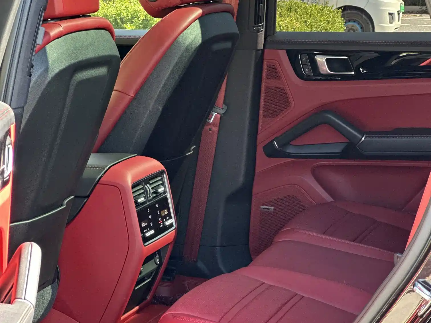 Photo 10 - Porsche Cayenne