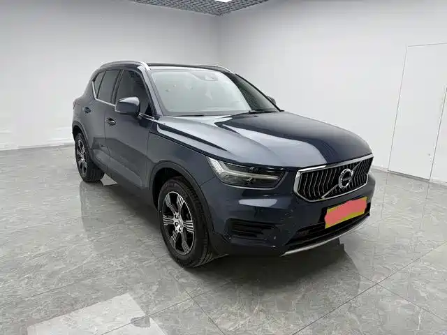 Фото 4 - Volvo XC40