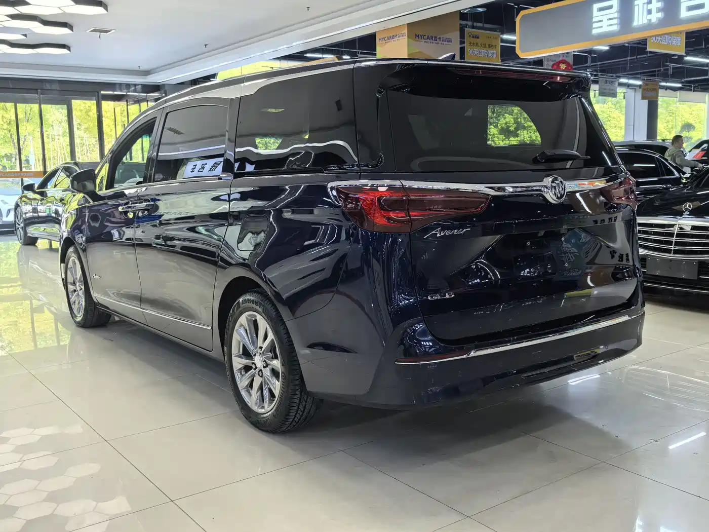Buick GL8 2022 Avenir 4-Seater Prestige Edition фото 7