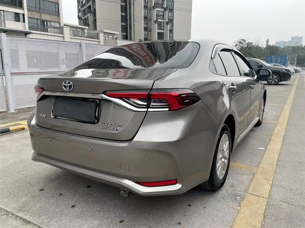 Toyota Corolla 2021 Hybrid 1.8L E-CVT Pioneer Edition фото 9
