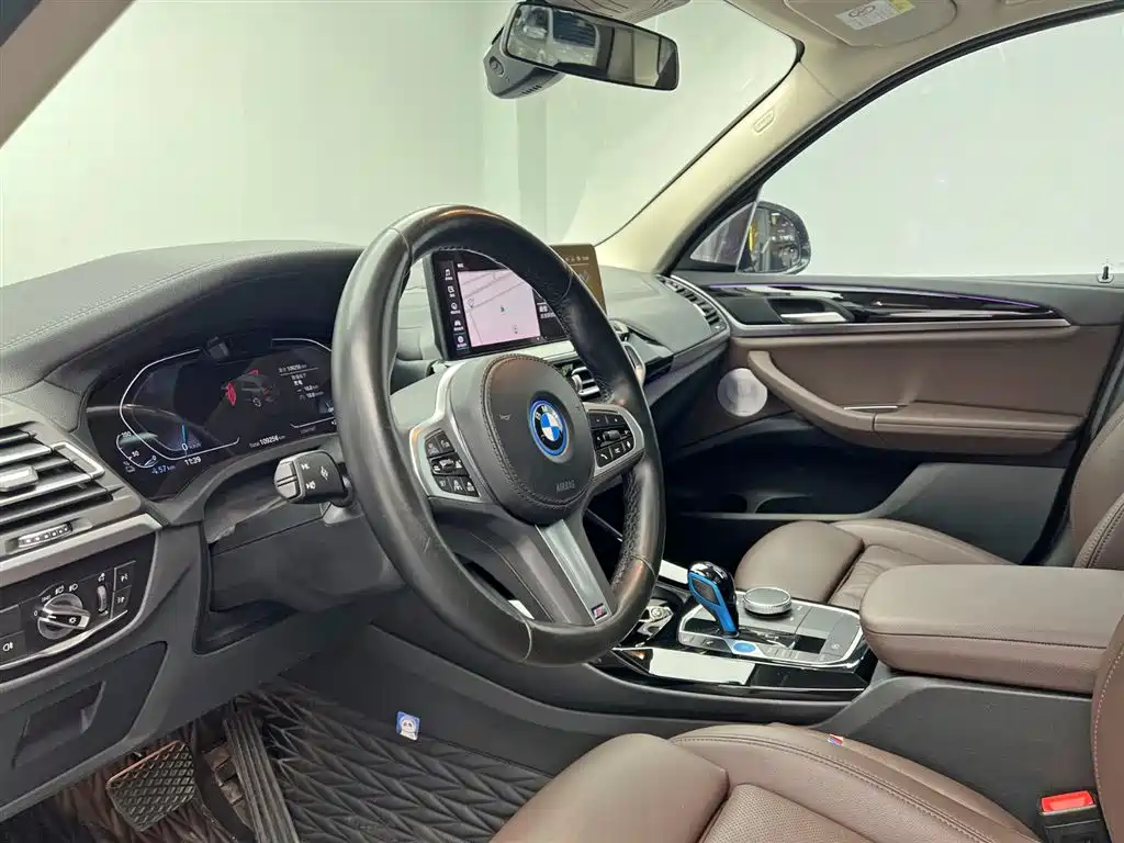 BMW iX3 2022 Leading Edition фото 13