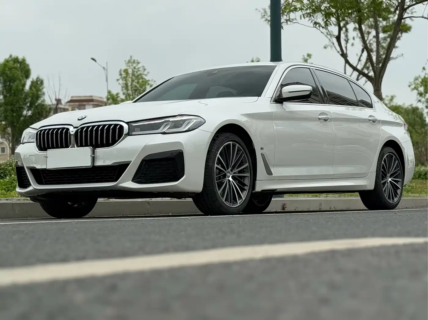 BMW 5 Series 2023 530Li Leading M Sport Package фото 2