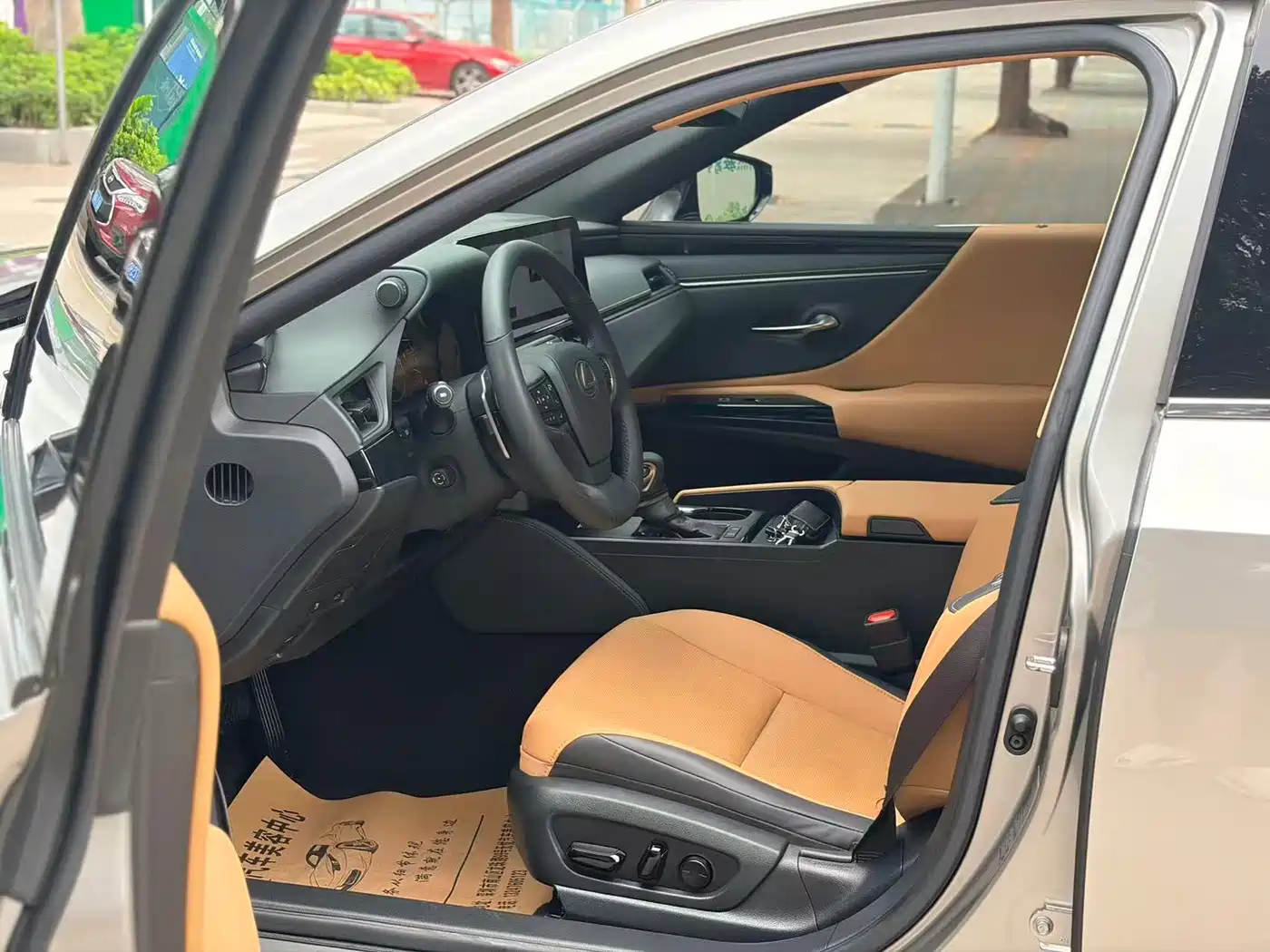 Lexus ES 2023 200 Excellence Edition фото 8