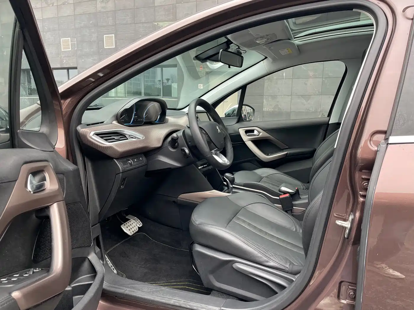 Peugeot 2008 2014 1.6L Automatic Navigation Edition фото 6