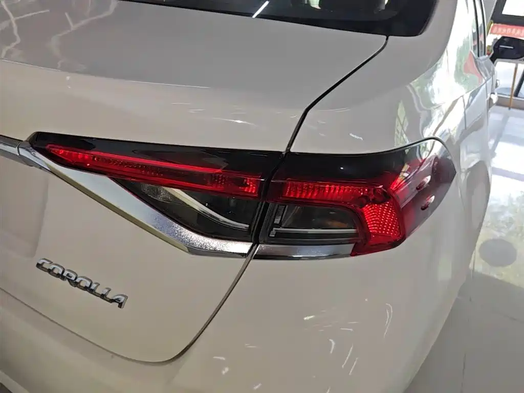 Toyota Corolla 2021 TNGA 1.5L CVT Elite Edition фото 8
