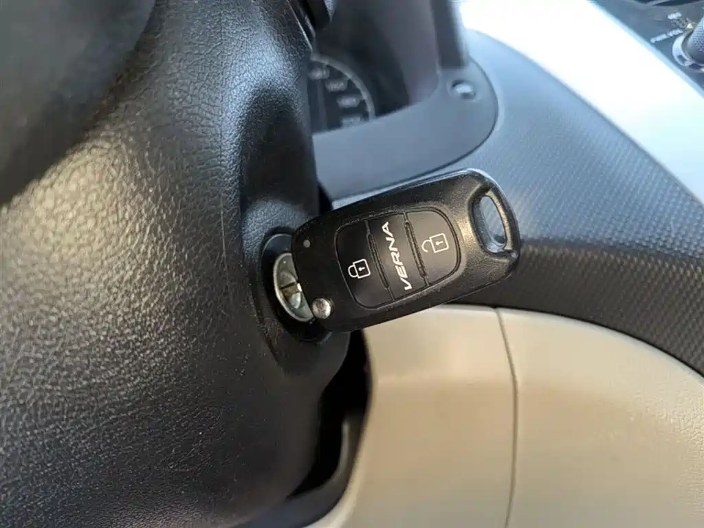 Hyundai Verna 2014 1.4L Automatic Smart GLS фото 9
