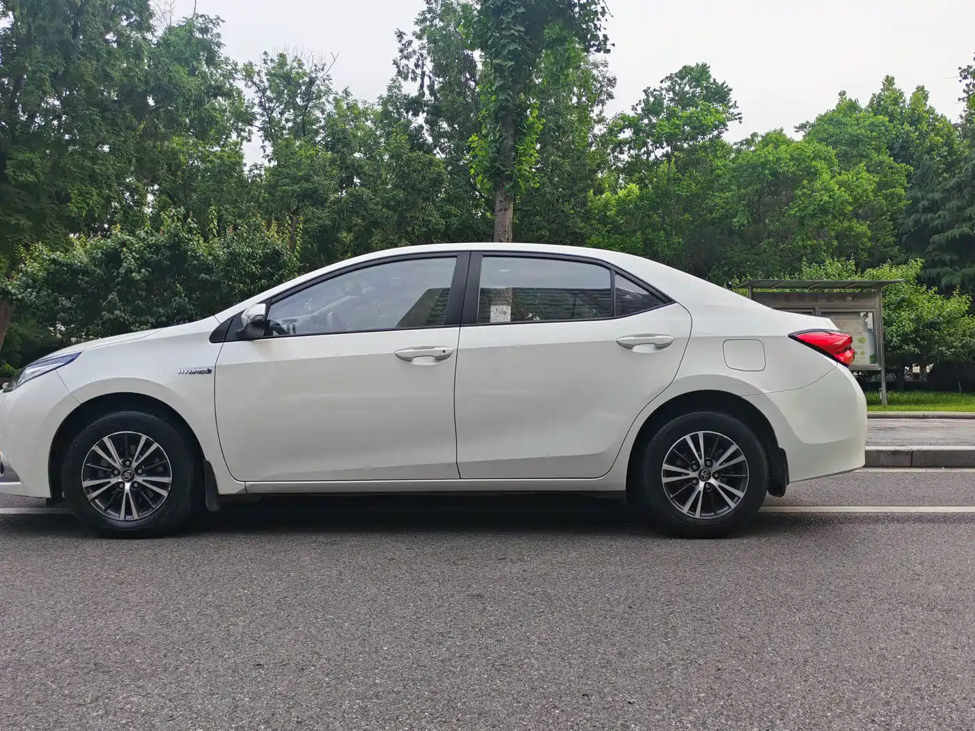 Toyota Levin 2016 Hybrid 1.8H GS E-CVT Elite Sunroof фото 6