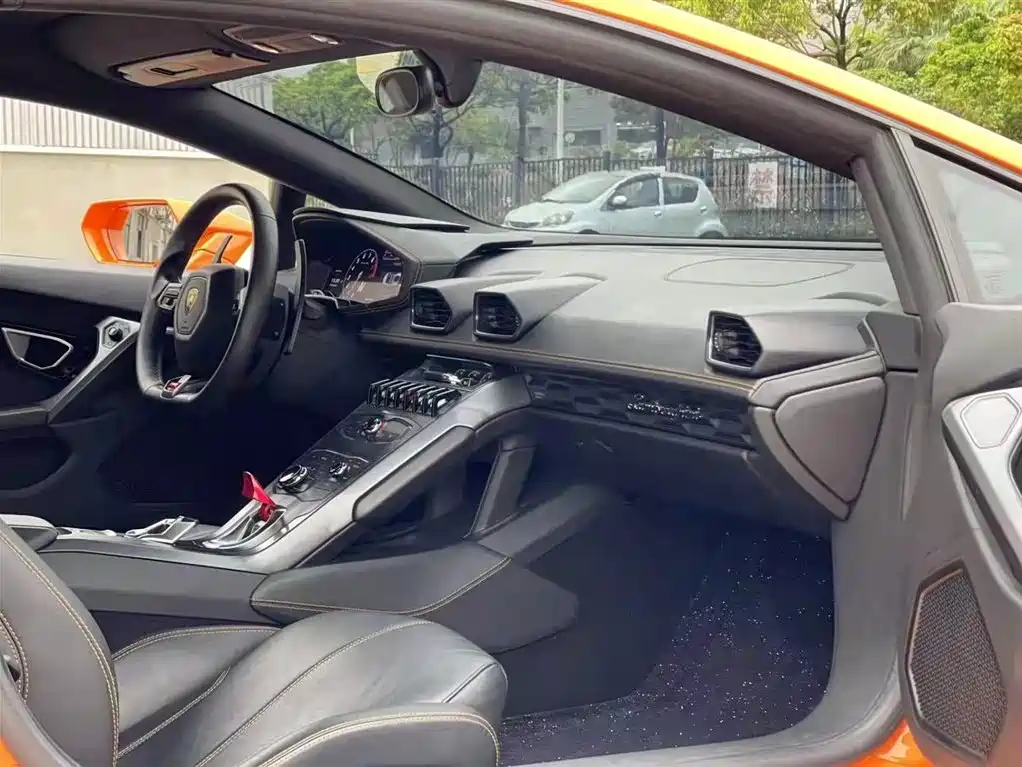 LAMBORGHINI HURACÁN