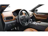 Photo 6 - Maserati Levante