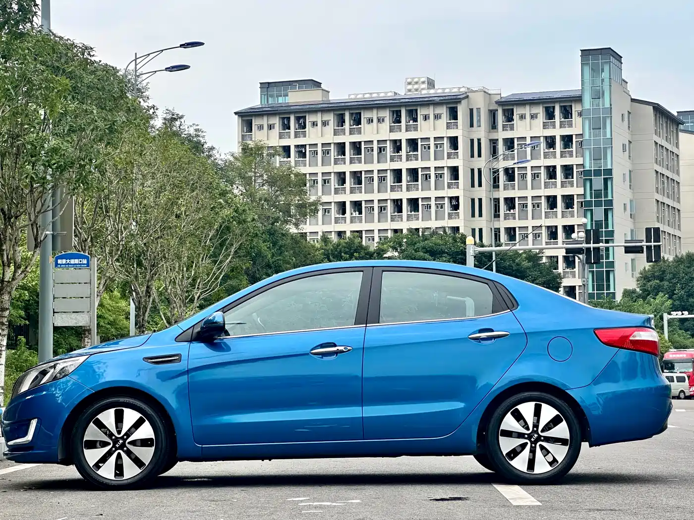 Kia K2 2012 2012 Sedan 1.6L AT Premium Commemorative Edition