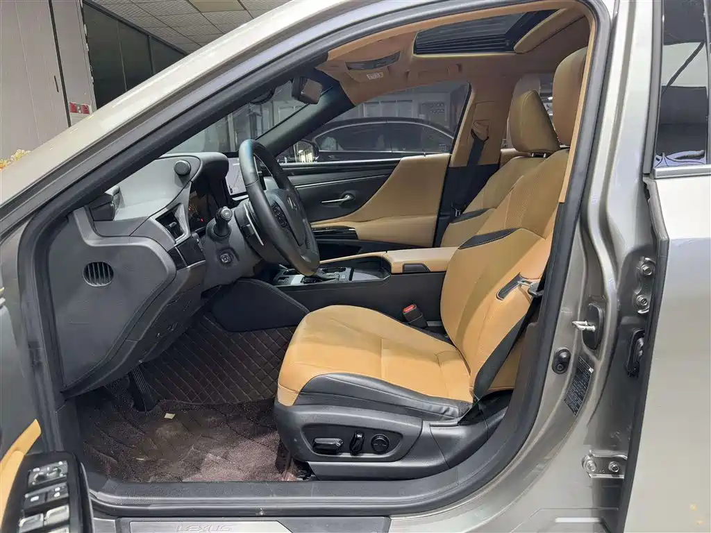 Фото 5 - Lexus ES