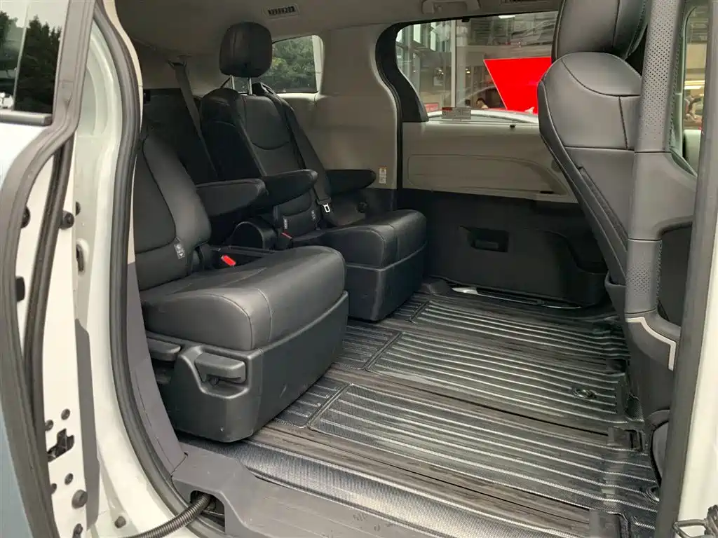 Toyota Sienna 2024 2.5L Hybrid Comfort Edition фото 23