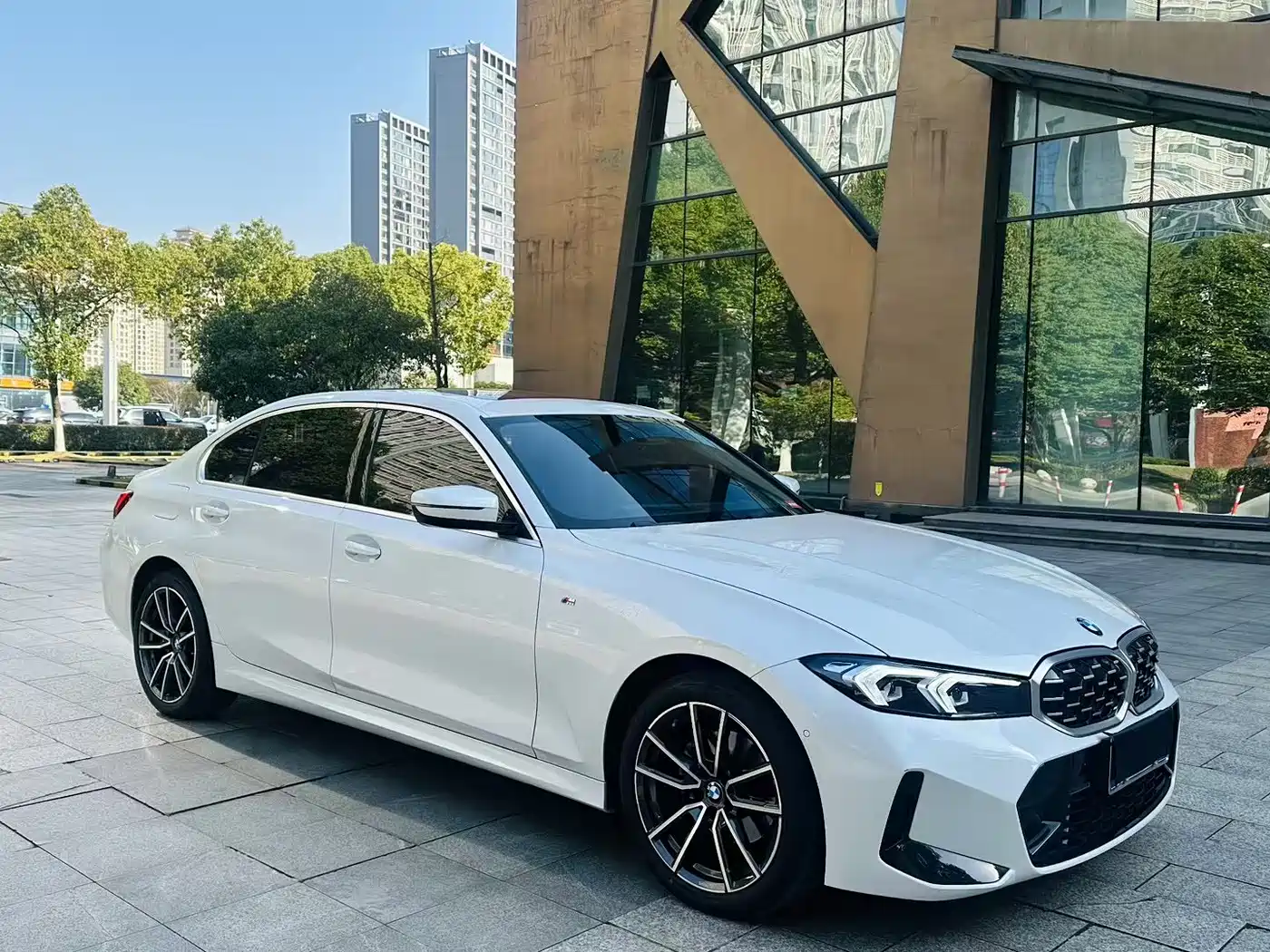 BMW 3 Series 2024 325Li M Sport Package фото 3