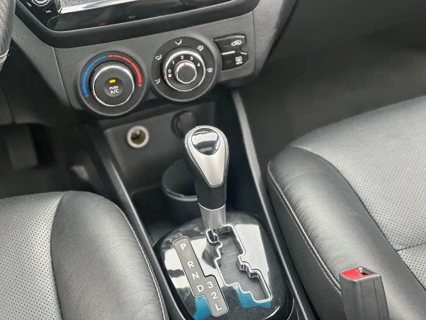 Kia K2 2012 2012 Sedan 1.6L AT Premium Commemorative Edition