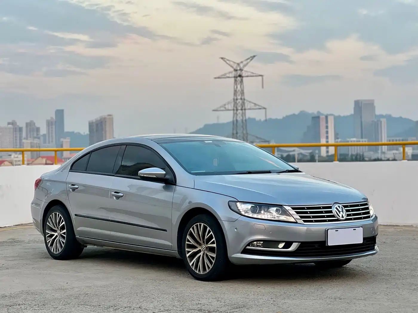 Volkswagen FAW-Volkswagen CC 2016 Model 1.8TSI Luxury фото 3
