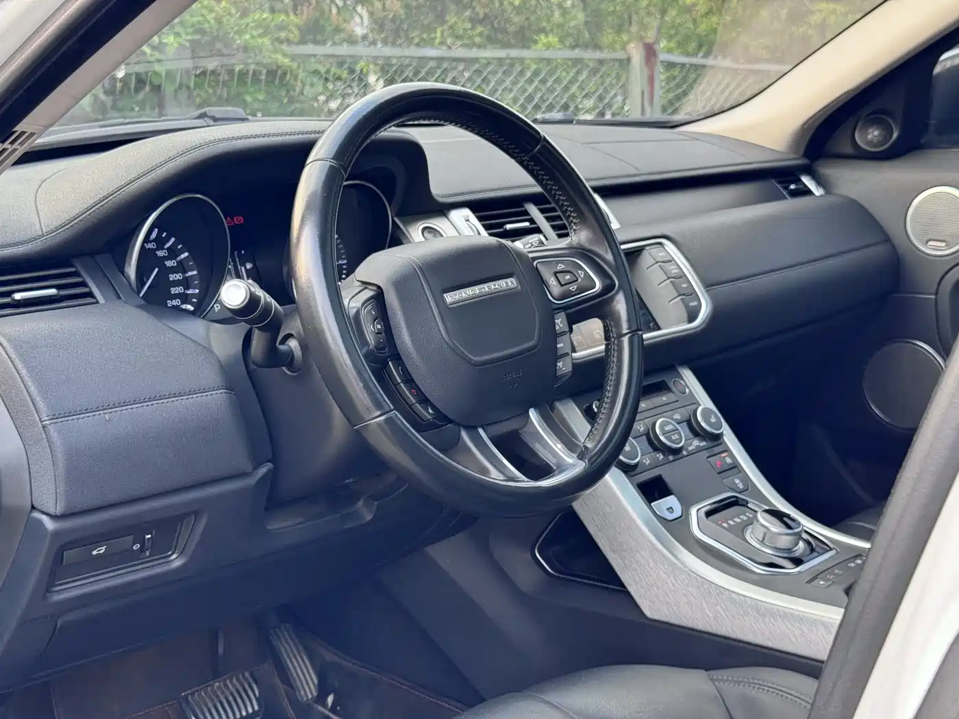 Land Rover Range Rover Evoque 2015 2.0T 5-Door Intelligent Edition фото 9
