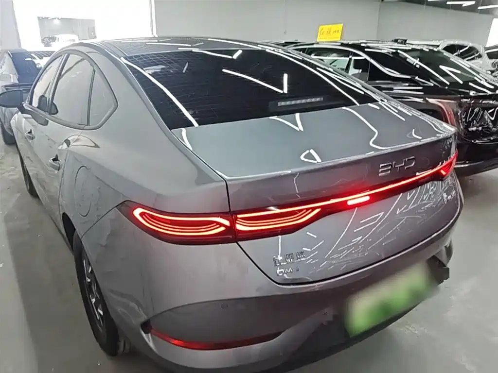 BYD Qin PLUS 2025 DM-i Smart Drive 55KM Leader фото 5