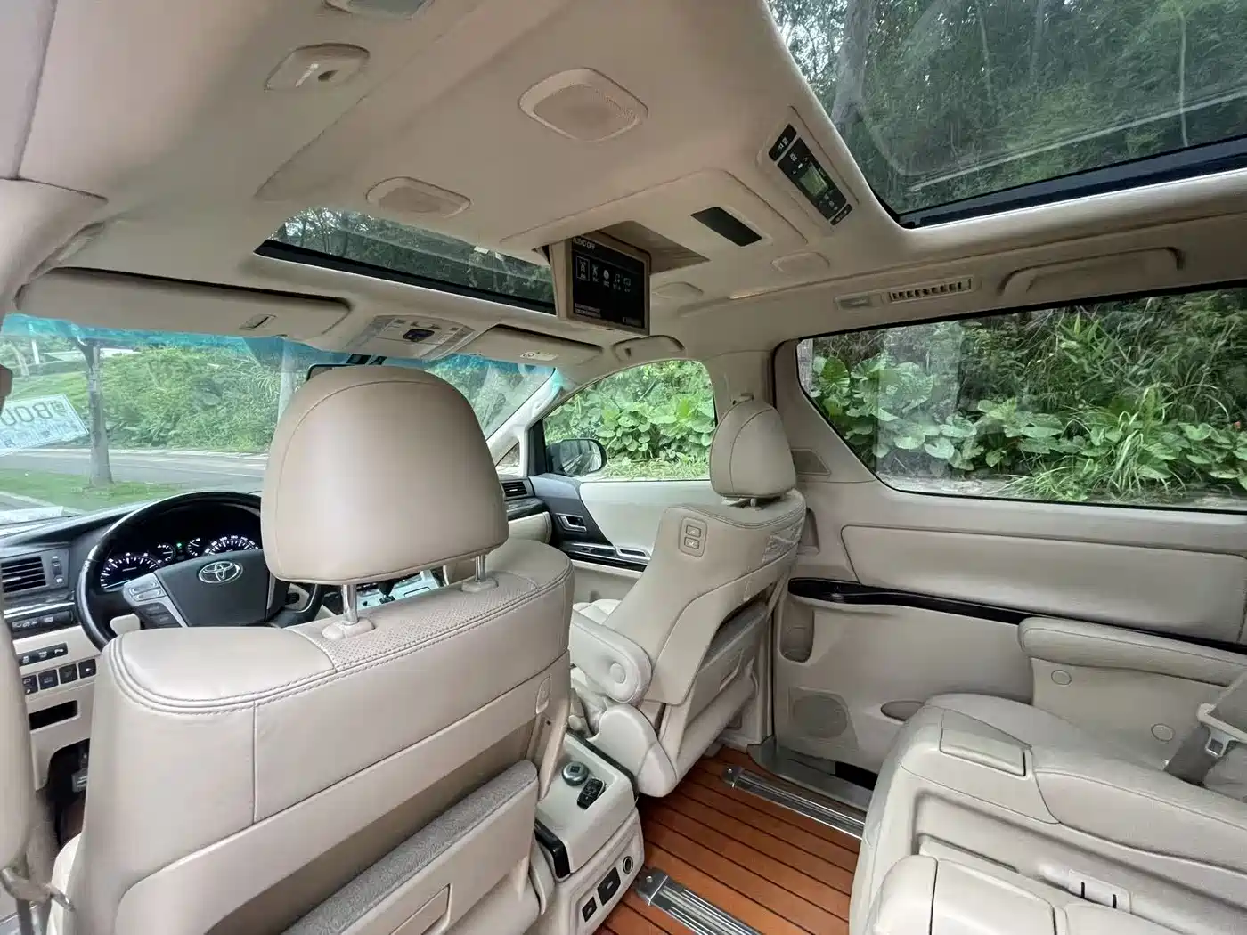 Toyota Alphard 2012 3.5L Luxury Edition фото 11