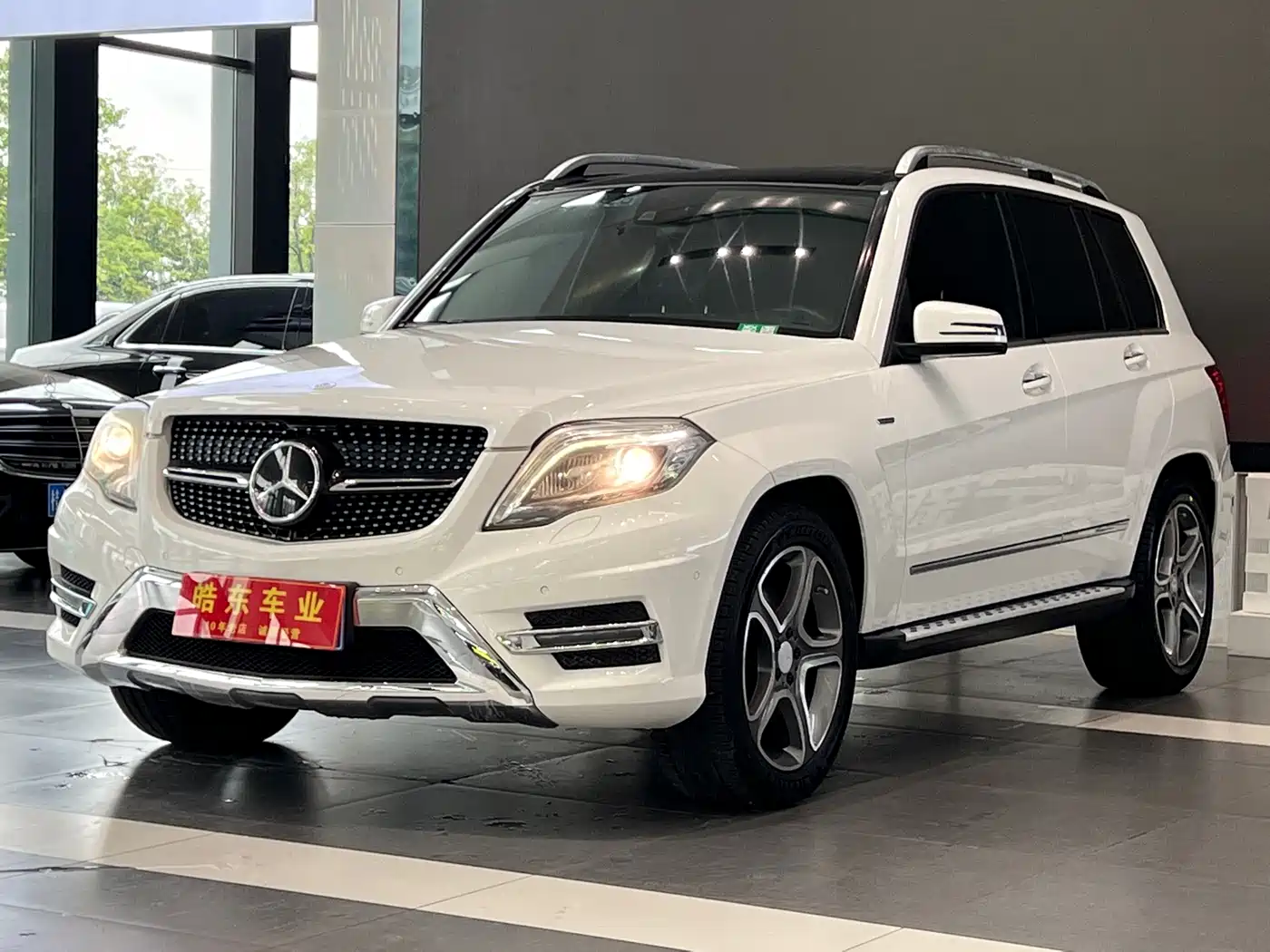 Mercedes-Benz GLK-Class 2015 GLK 300 4MATIC Fashion Ultimate Edition