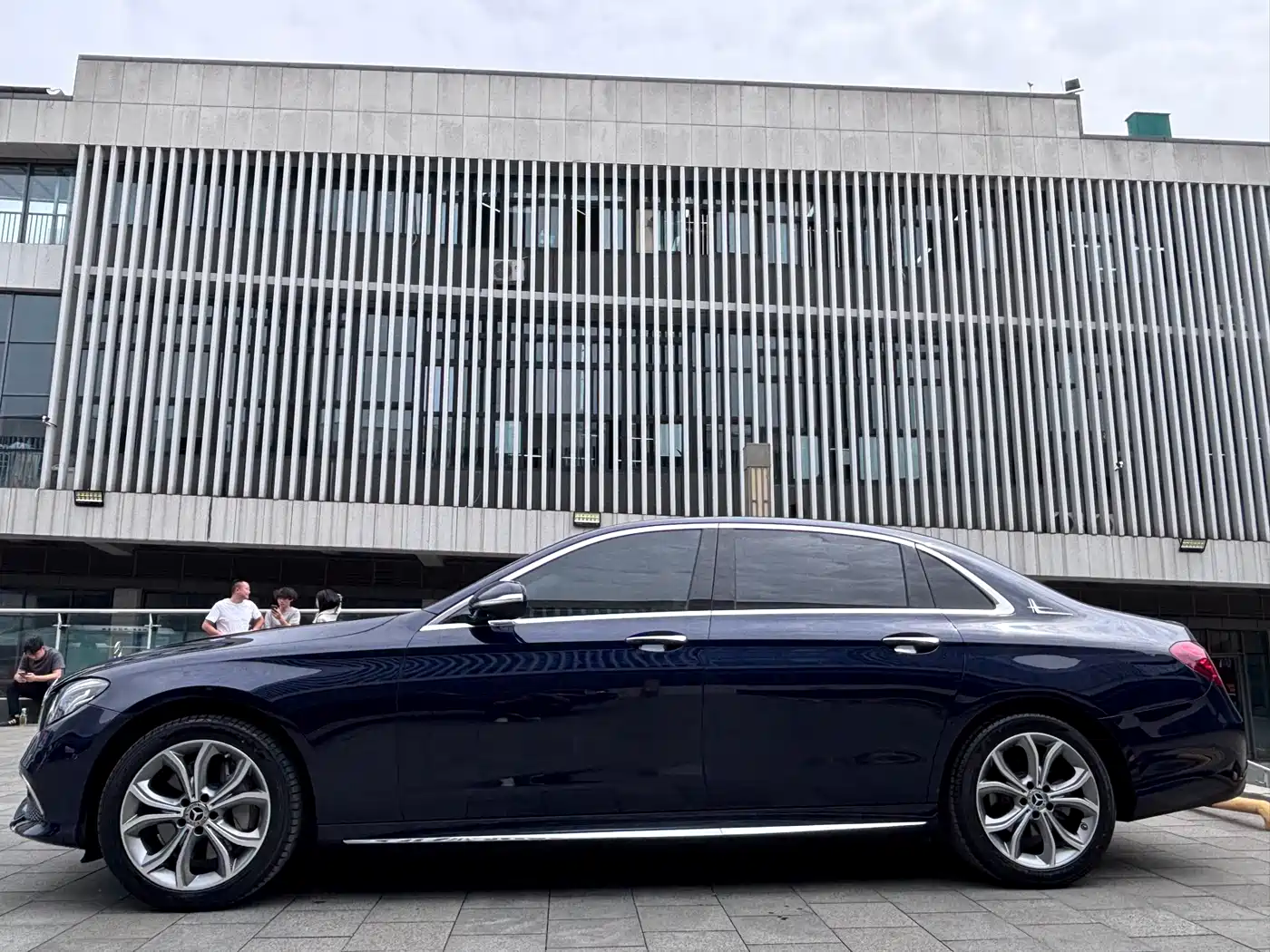 Mercedes-Benz E-Class 2020 E 300 L Luxury Model фото 4