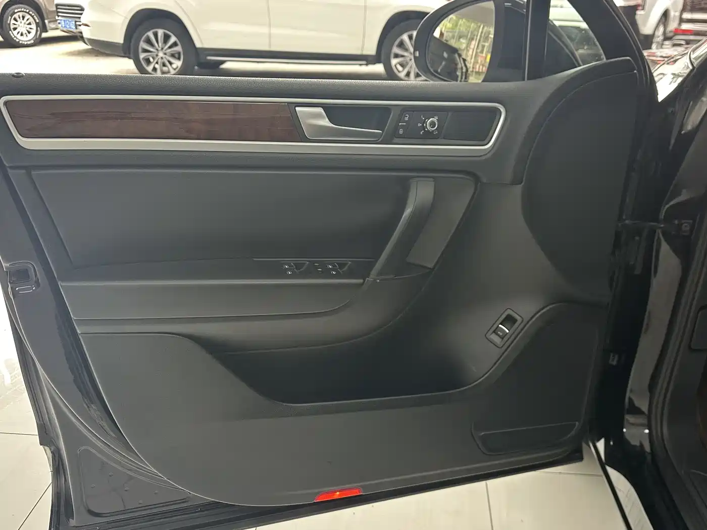 Volkswagen Touareg 2011 3.0TDI Diesel Comfort фото 15