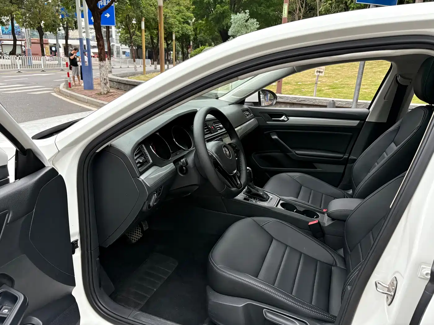 Volkswagen Lamando 2017 230TSI DSG Trend Edition фото 10
